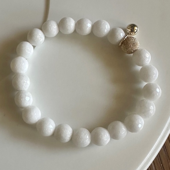 8mm Faceted White Jade Stretch Bracelet w/ 14k Gold Stardust Spacer & Ball Charm - Picture 4 of 7